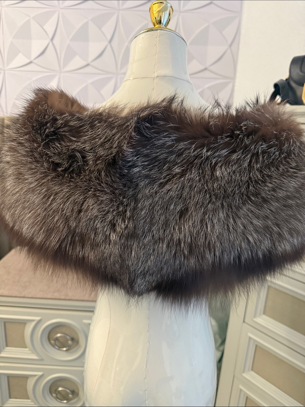 Silver fox fur shawl - Picture 3 of 8